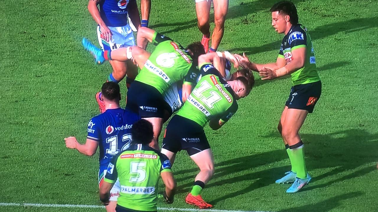 jack Wighton lifts and drives Reece Walsh. Fox League