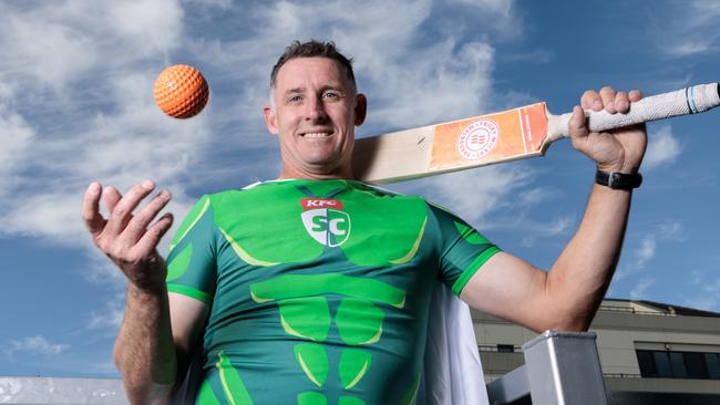 06/12/2022: Mike Hussey at the launch of BBL super coach at Tricky Wicket in Malvern. Picture: David Geraghty