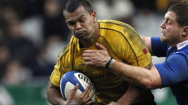 Beale in action for the Wallabies against Les Bleus at the Stade de France.