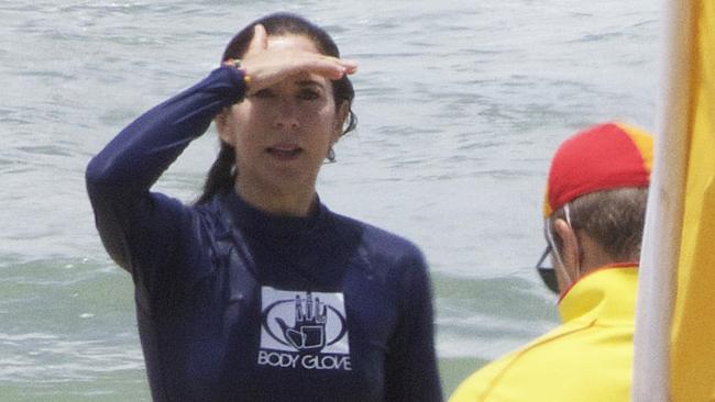 *EMBARGOED UNTIL FOR WEB UNTIL 5PM MON 21ST DEC* *ONE TIME WEB USE ONLY* December 20, 2015: Princess Mary & Prince Frederik swimming at a beach on the Gold Coast with their children. Prince Christian was rescued from a dangerous rip by lifesavers. Gold Coast, Australia. EXCLUSIVE. Mandatory Credit: INFphoto.com Ref:infausy-28