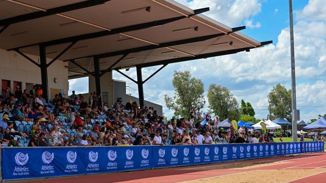 Good weather and a healthy crowd for the NSW Country Championships at Dubbo. Photo: James Constantine