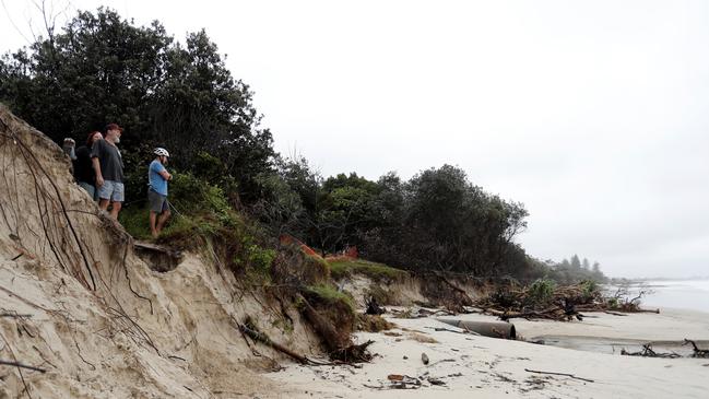 People watch the long stretch of coastal areas seen disappeared due to erosion along the beach side, December 14, 2020 in Byron Bay, Australia. Byron Bay's beaches face further erosion as wild weather and hazardous swells lash the northern NSW coastlines. (Photo by Regi Varghese/Getty Images)