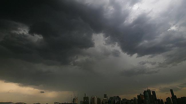 Storms light up southeast Queensland but bring little rain | news.com ...