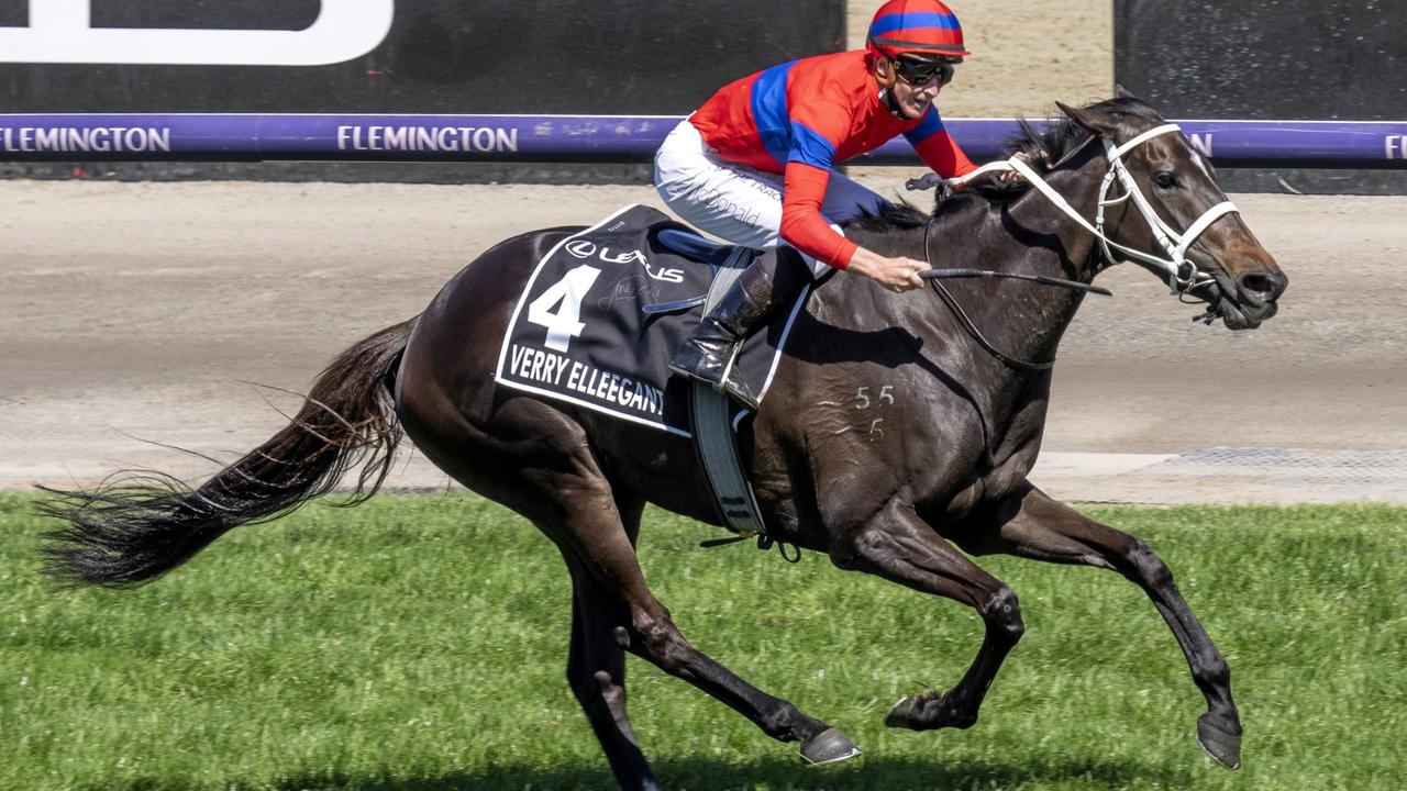 Verry Elleegant became the first horse to overcome the curse of barrier 18 when winning the Melbourne Cup in 2021. Photo: Jay Town/Getty Images.