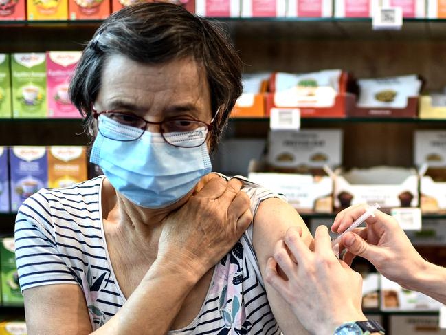 A woman receives a Covid-19 vaccine shot at a pharmacy in Paris on October 19, 2022. (Photo by Christophe ARCHAMBAULT / AFP)