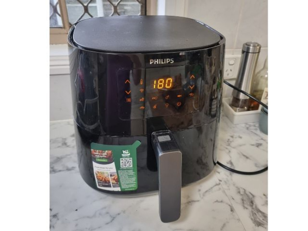 Philips Essential Airfryer XL Connected vs Tefal Easy Fry: What is the  difference?