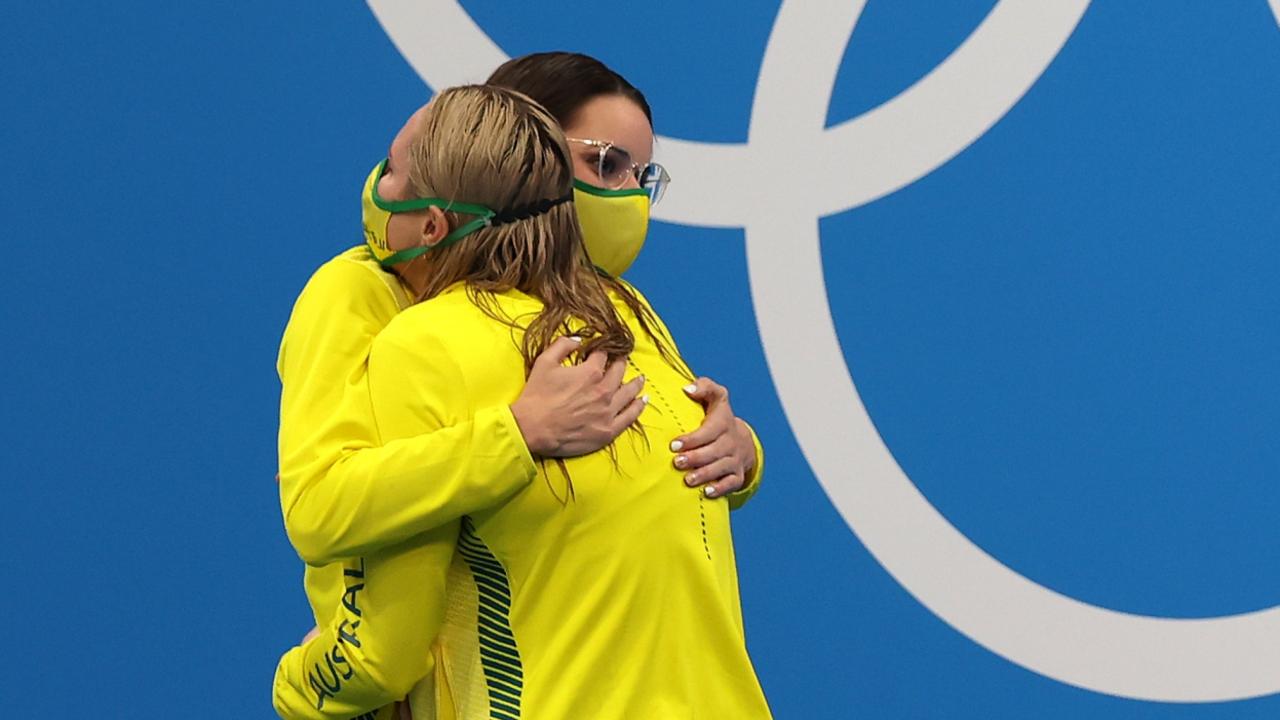 Kaylee McKeown provided a touching gesture to Emily Seebohm during the medal ceremony for the 200m backstroke.