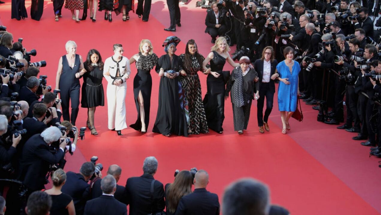Cate Blanchett Shines in Louis Vuitton Bow Dress at Cannes Festival –  Footwear News