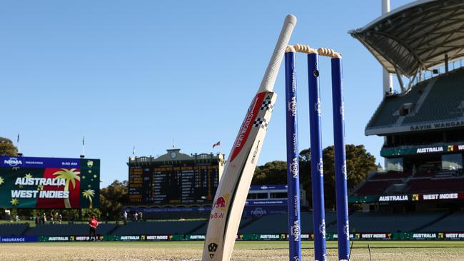 A bat is pictured leaning on the stumps before start of play in honour of David Hookes. Picture: Paul Kane/Getty Images