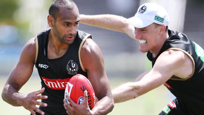 Travis Varcoe escapes the clutches of Jack Madgen.