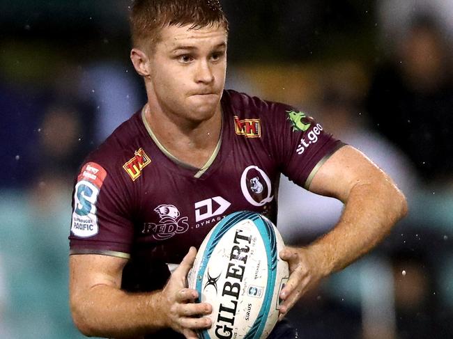 SYDNEY, AUSTRALIA - FEBRUARY 25: Spencer Jeans  of the Reds passes the ball during the round two Super Rugby Pacific match between the NSW Waratahs and the Queensland Reds at Leichhardt Oval on February 25, 2022 in Sydney, Australia. (Photo by Jeremy Ng/Getty Images)