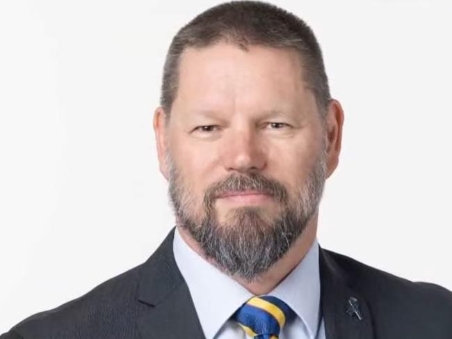 Officer, former police union deputy president accused of leaving crash