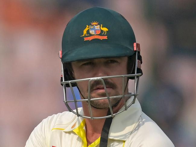 Australia's Travis Head walks back to the pavilion after his dismissal during the first day of the second Test cricket match between India and Australia at the Arun Jaitley Stadium in New Delhi on February 17, 2023. (Photo by Money SHARMA / AFP) / ----IMAGE RESTRICTED TO EDITORIAL USE - STRICTLY NO COMMERCIAL USE-----
