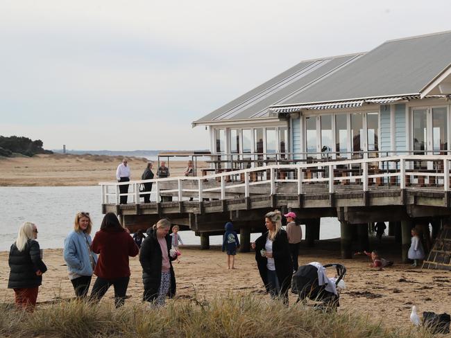 HOLD FOR THE HERALD SUN PIC DESK----Regional restaurants are doing well and are fully booked. At The Heads is fully booked for lunch on weekends. Picture: Alex Coppel.