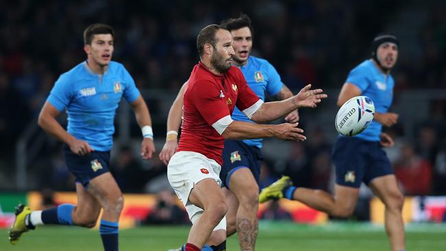 LONDON, ENGLAND - SEPTEMBER 19: Frederic Michalak of France passes out wide during the 2015 Rugby World Cup Pool D match between France and Italy at Twickenham Stadium on September 19, 2015 in London, United Kingdom. (Photo by David Rogers/Getty Images)