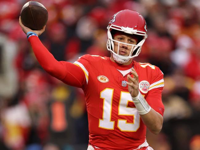 KANSAS CITY, MISSOURI - DECEMBER 31: Patrick Mahomes #15 of the Kansas City Chiefs throws a pass during the second quarter against the Cincinnati Bengals at GEHA Field at Arrowhead Stadium on December 31, 2023 in Kansas City, Missouri.   Jamie Squire/Getty Images/AFP (Photo by JAMIE SQUIRE / GETTY IMAGES NORTH AMERICA / Getty Images via AFP)