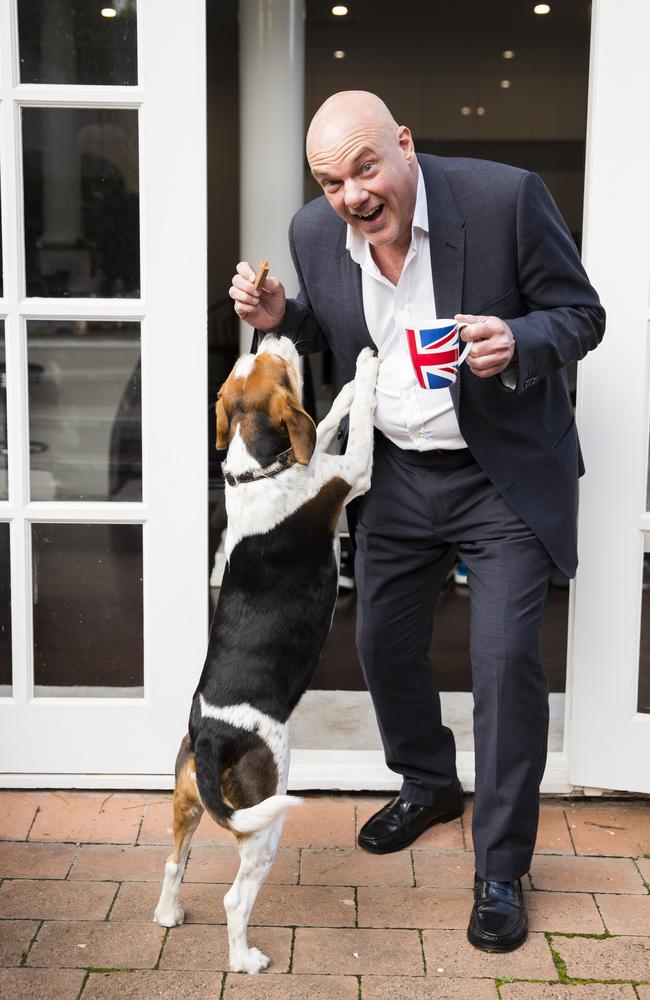 Who’s the mug here? … Bingo teaches Bennsy how to eat TimTams in another of the intrepid reporter’s many newspaper assignments.