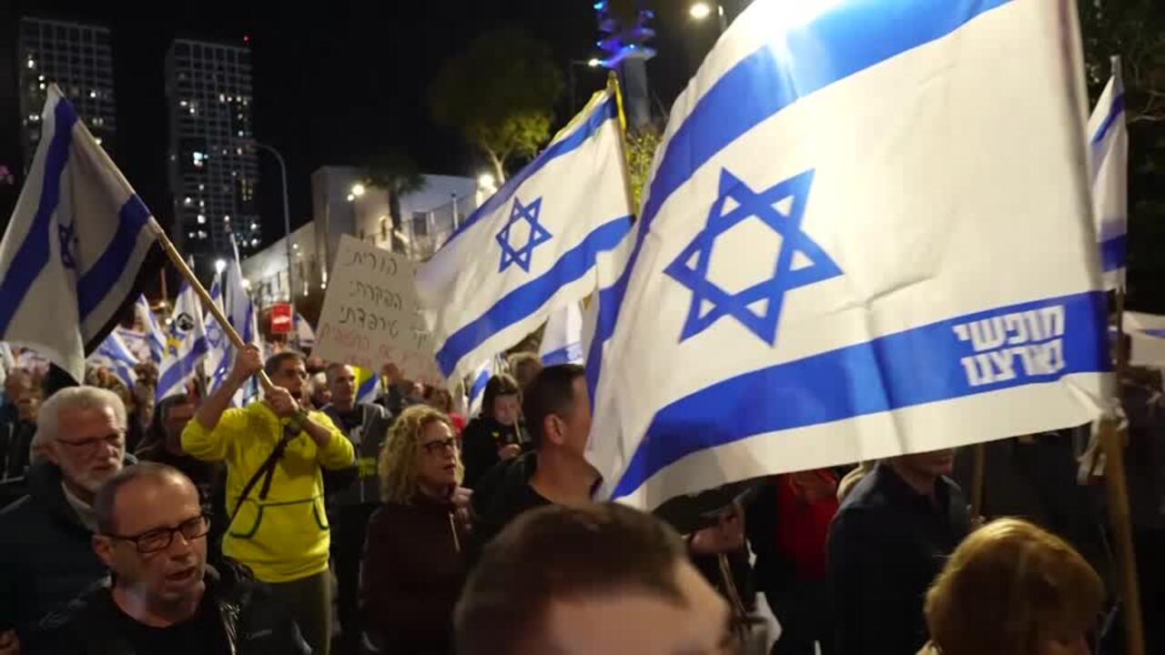 Hundreds in Tel Aviv rally for hostage deal, against Netanyahu