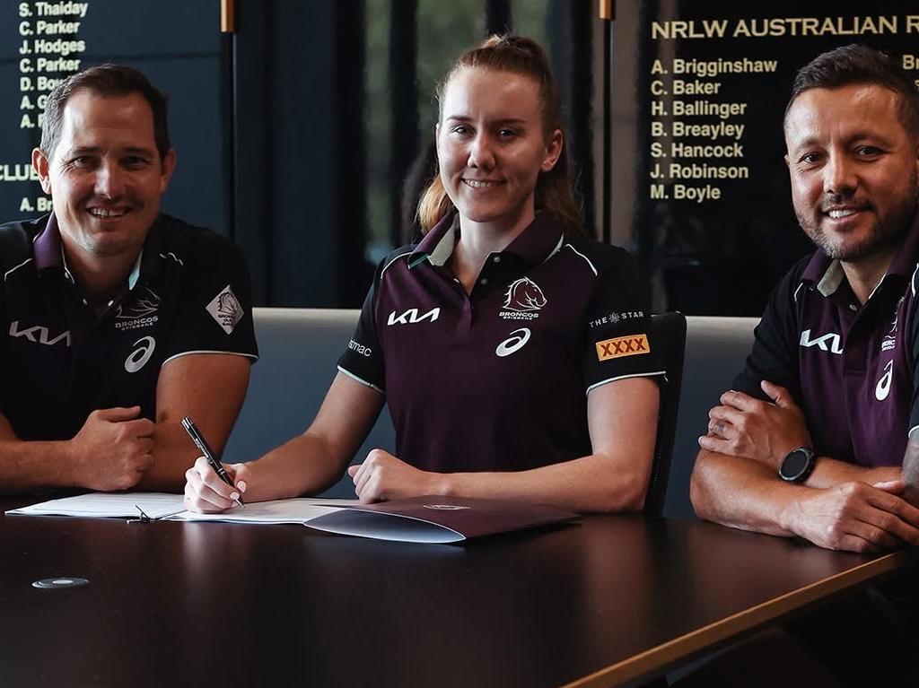 The image that will put NRLW rivals on edge … Upton signing a three-year deal with the Broncos, alongside Broncos head of development Paul Dyer and coach Scott Prince. Picture: Brisbane Broncos