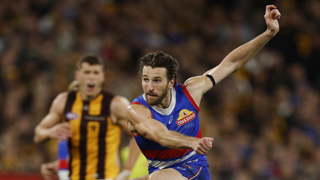 AFL live: Bont, Dogs aim to extend Hawks’ losing streak