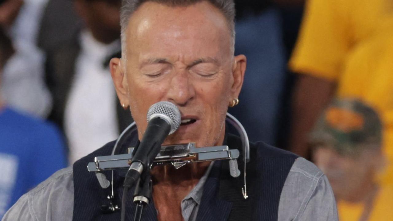 Springsteen leads celeb-filled Harris rally