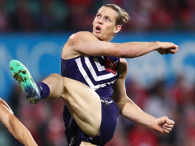 SYDNEY, AUSTRALIA - MAY 19: Nat Fyfe of the Dockers kicks during the round nine AFL match between the Sydney Swans and the Fremantle Dockers at Sydney Cricket Ground on May 19, 2018 in Sydney, Australia.  (Photo by Brendon Thorne/AFL Media/Getty Images)