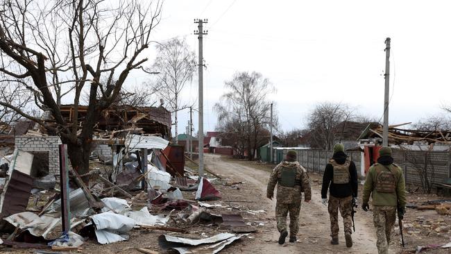 Ukrainian soldiers patrol in a village on the frontline of the northern part of Kyiv. Picture: Anatolii Stepanov/AFP