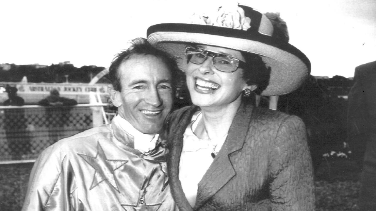 1992. Jackie Mick Ditman y el entrenador Guy Waterhouse, tras la victoria de Deacon Nick en Randwick.  Imagen: archivo de foto