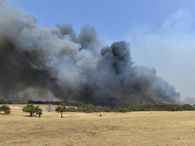 A general view of the bushfires swepping through Stokes Bay on Kangaroo Island, southwest of Adelaide, Thursday, January 9, 2020. A convoy of Army vehicles, transporting up to 100 Army Reservists and self-sustainment supplies, are on Kangaroo Island as part of Operation Bushfire Assist at the request of the South Australian Government. (AAP Image/David Mariuz) NO ARCHIVING