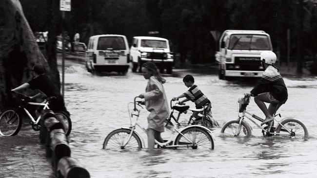 February 1992 flood. Bradman Ave, Maroochydore.