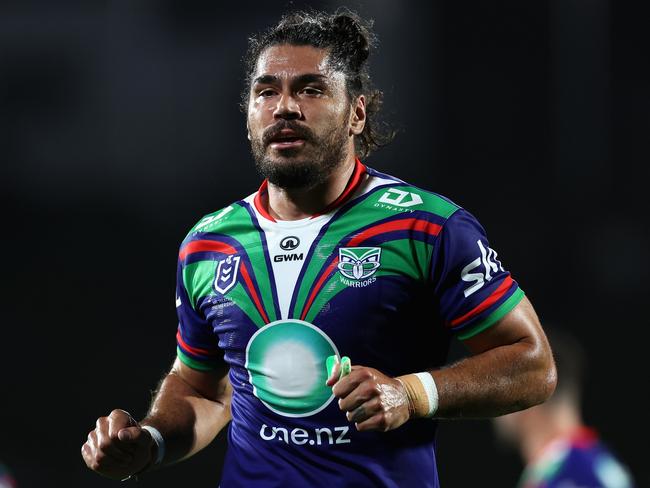 AUCKLAND, NEW ZEALAND - MARCH 08: Tohu Harris of the Warriors talks to the refereeduring the round one NRL match between New Zealand Warriors and Cronulla Sharks at Go Media Stadium Mt Smart, on March 08, 2024, in Auckland, New Zealand. (Photo by Phil Walter/Getty Images)