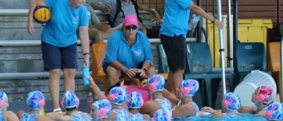 Nicola Johnson, pink cap, addresses her Mermaids under 18 water polo team at the national tournament. Picture: Emma Cuell