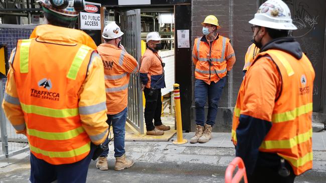 MELBOURNE, AUSTRALIA - NewsWire Photos, OCTOBER 5, 2021. Melbourne's construction industry returns to work after a two week close down due to COVID outbreaks and rules not being followed on sites. Picture: NCA NewsWire / David Crosling