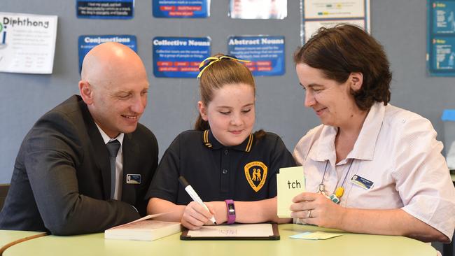 Bentleigh West Primary former school principal Steven Capp, left, with current principal Sarah Asome, right. Picture: Chris Eastman