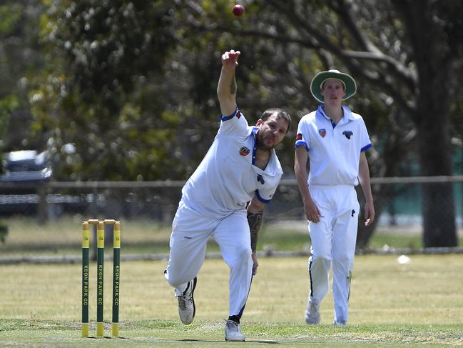 Keon Park v Donath: Tarkyn Hopkins bowls. Picture: Andrew Batsch