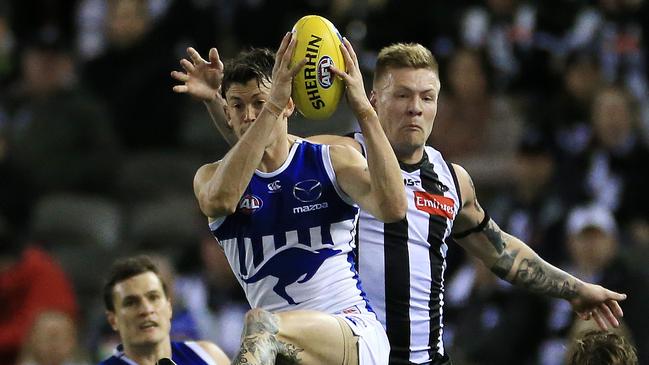 Jasper Pittard marks in front of Jordan de Goey. Picture: Mark Stewart