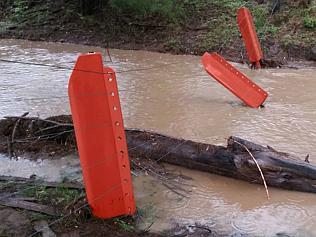 Floating posts lighten flood burden