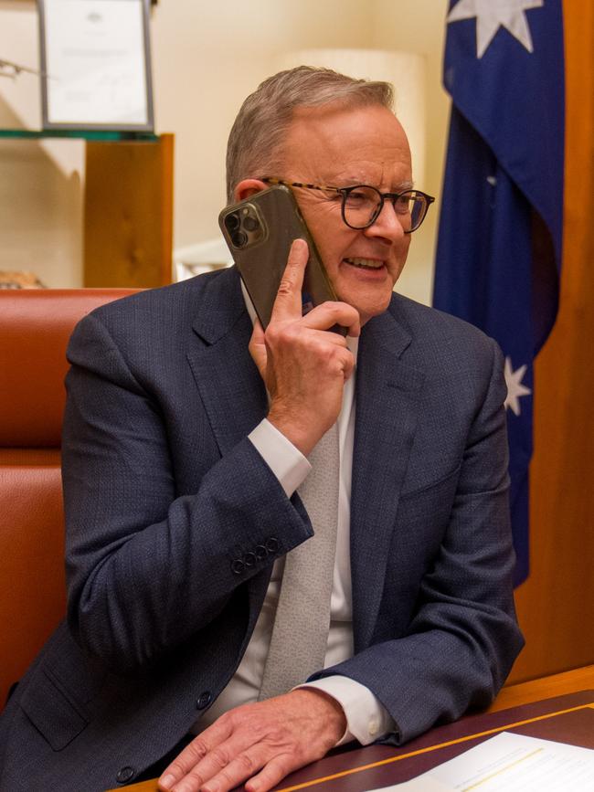 Anthony Albanese speaks with Julian Assange.