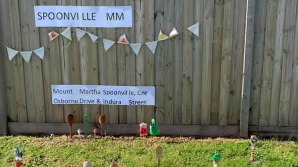 Spoonville Mt Martha with the old sign.