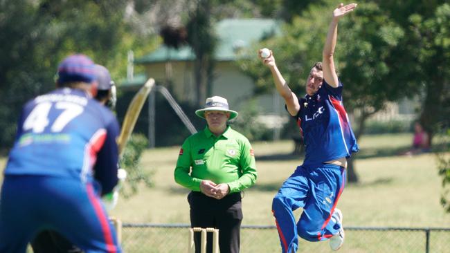 Harry Van Raay in full flight for the Islanders. Picture: Valeriu Campan