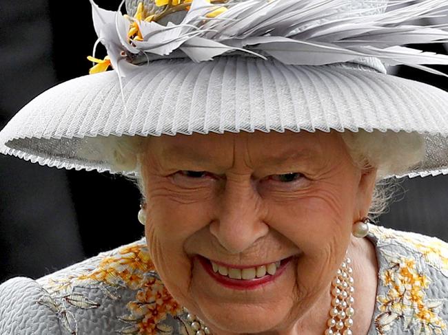 Britain's Queen Elizabeth II smiles as she attends day three of the Royal Ascot horse racing meet, in Ascot, west of London, on June 20, 2019. - The five-day meeting is one of the highlights of the horse racing calendar. Horse racing has been held at the famous Berkshire course since 1711 and tradition is a hallmark of the meeting. Top hats and tails remain compulsory in parts of the course while a daily procession of horse-drawn carriages brings the Queen to the course. (Photo by Adrian DENNIS / AFP)