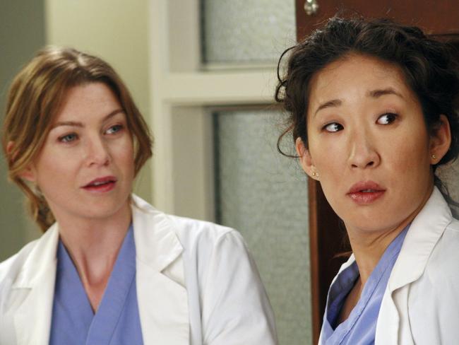 TV: Actors Ellen Pompeo and Sandra Oh in scene from Channel 7 TV program ''Grey's Anatomy''.