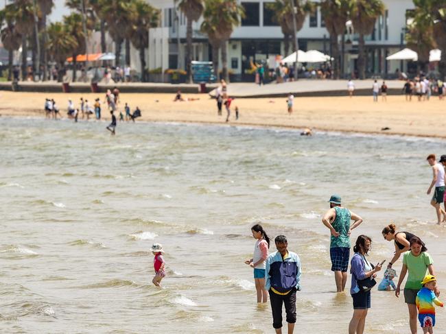 MELBOURNE, AUSTRALIA - NCA NewsWire Photos JANUARY 02, 2024 : People along the St Kilda beach. January 2 is on average the worst day for drownings across Australia as people flock to the beaches during the summer season. Picture: NCA NewsWire / Ian Currie