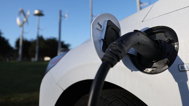 SAN FRANCISCO, CALIFORNIA - MARCH 09: An electric vehicle recharges its battery at the East Crissy Field charge station on March 09, 2022 in San Francisco, California. With oil prices continuing to soar, shares for companies in the electric vehicle sector are rising as consumers look to trade their gas powered cars in for electric vehicles.   Justin Sullivan/Getty Images/AFP == FOR NEWSPAPERS, INTERNET, TELCOS & TELEVISION USE ONLY ==