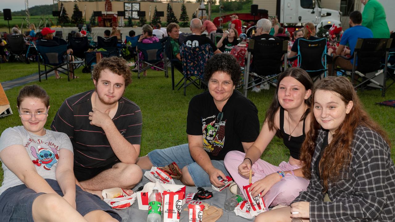 Shannon Bear, Damein Bear, Diane Matthews, Haidyn ODonohue, Catelyn Bear at Habana Carols Under the Stars 2023. Saturday 23 December 2023 Picture:Michaela Harlow