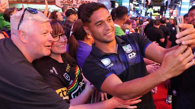 Warriors playmaker Te Maire Martin poses for a selfie at the NRL fan event in Las Vegas Picture: Getty Images