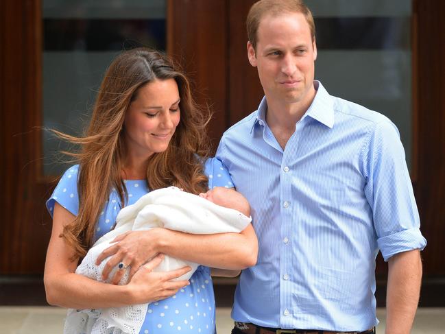 (FILES) A file picture taken on July 23, 2013, shows Catherine, Duchess of Cambridge, (L) and Prince William posing for pictures with their new baby son. Britain's Prince William and his wife Kate have named their new baby boy George Alexander Louis, Kensington Palace announced on Wednesday July 24, 2013. "The Duke and Duchess of Cambridge are delighted to announce that they have named their son George Alexander Louis. The baby will be known as His Royal Highness Prince George of Cambridge," the palace said in a statement. AFP PHOTO / LEON NEAL/FILES