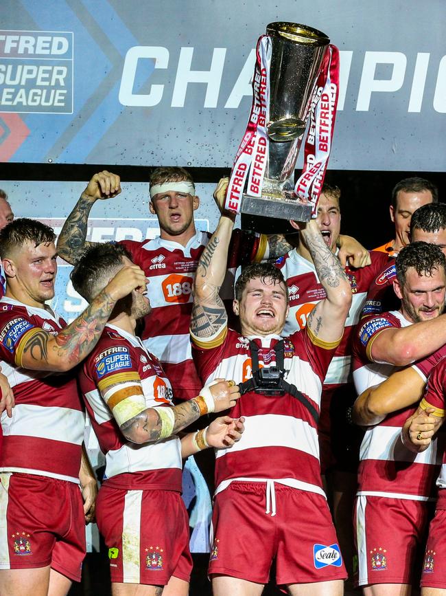 John Bateman lifts the Super League trophy for Wigan in 2018. Picture: Alex Dodd/CameraSport/Getty