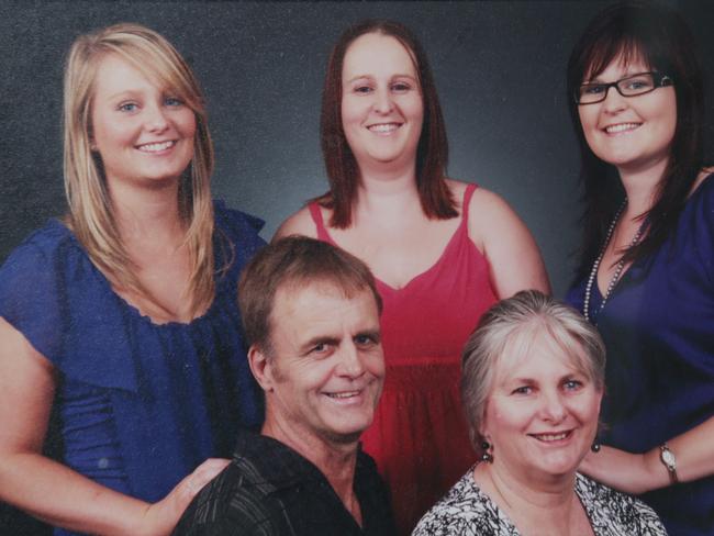 Family photo of the Lawton's Bob and Cathy Lawton with daughters Amanda Lawton 27 , Glenda Brinckman 31 , and Missy Lawton 24