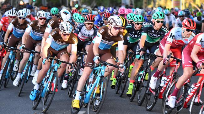 The peloton during the People's Choice Classic at the Tour Down Under cycling event in Adelaide, South Australia, on Sunday, January 14, 2018. (AAP Image/David Mariuz) NO ARCHIVING, EDITORIAL USE ONLY